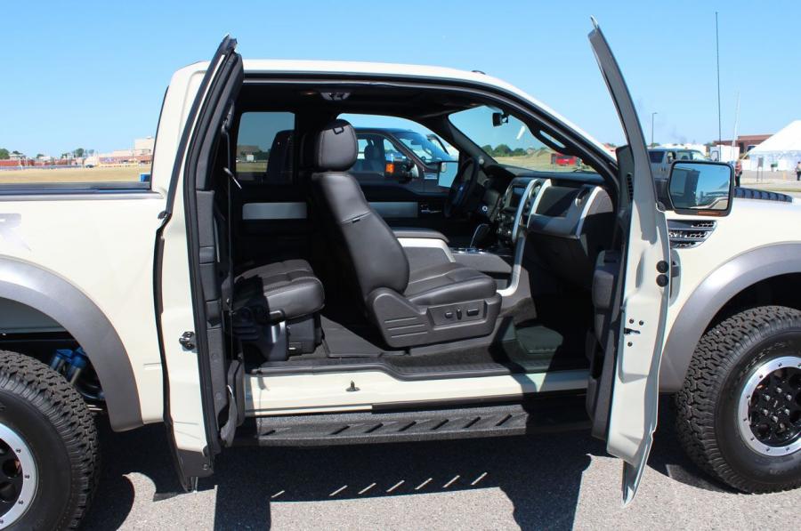  Ford F-150 SVT Raptor 2013 года  (фото 21 из 45)